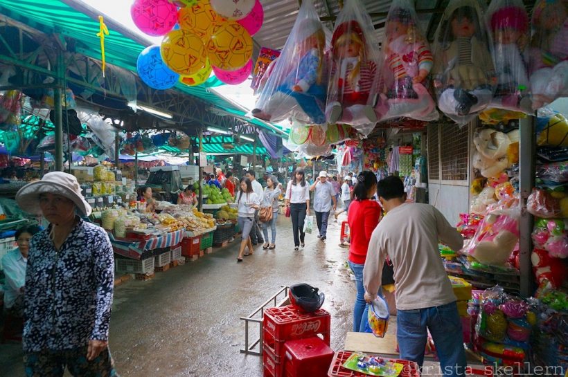 hue-vietnam-dong-ba-market-0001